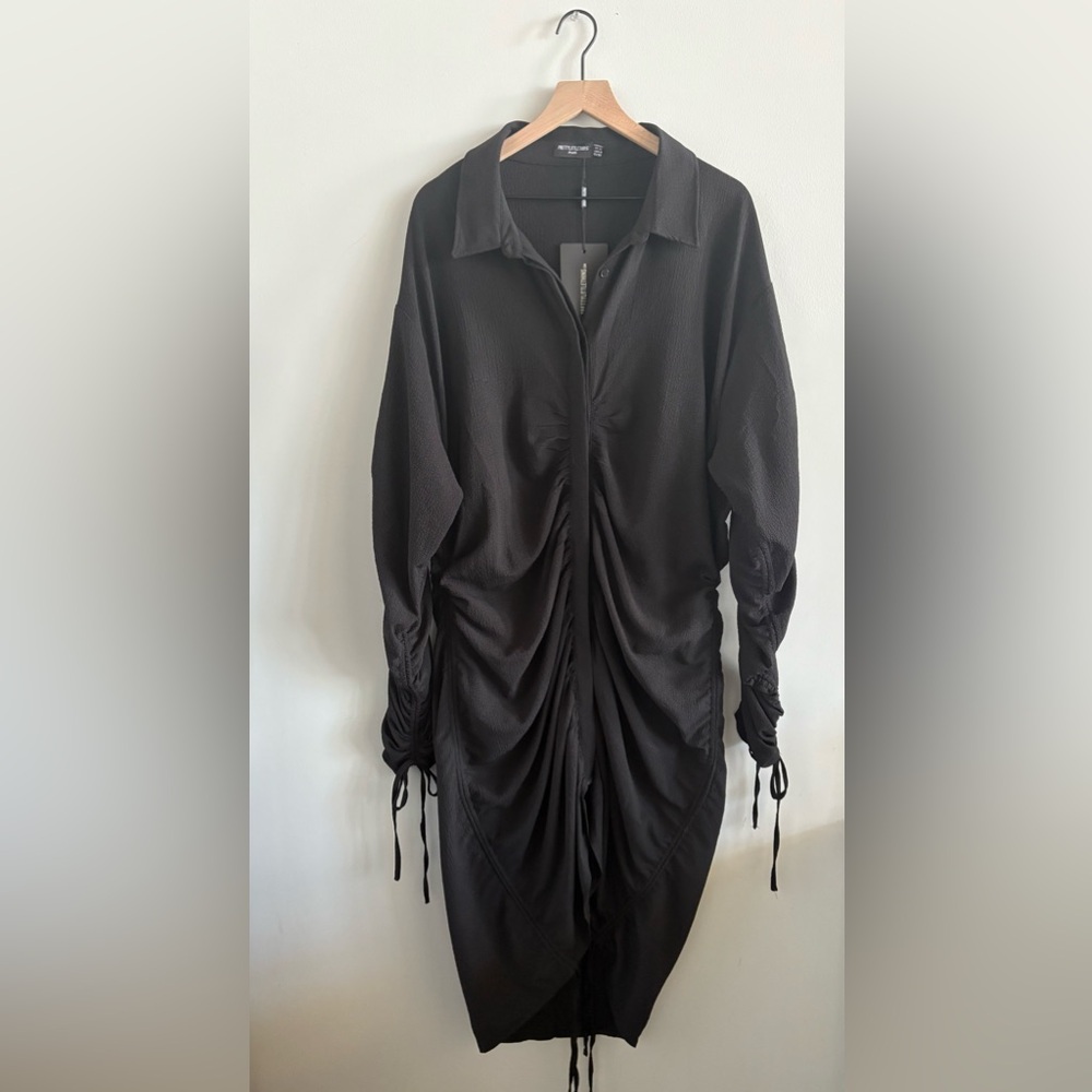 Pretty Little Thing - Black Textured Ruched Shirt Dress - Picture 2 of 5